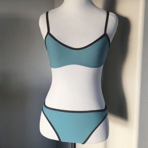 Calvin Klein 👙